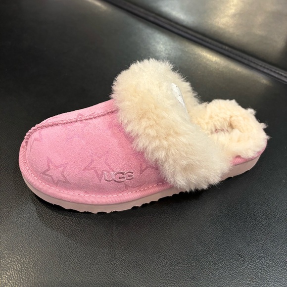UGG big kids Cozy II Iridescent Stars Slippers - Picture 6 of 8